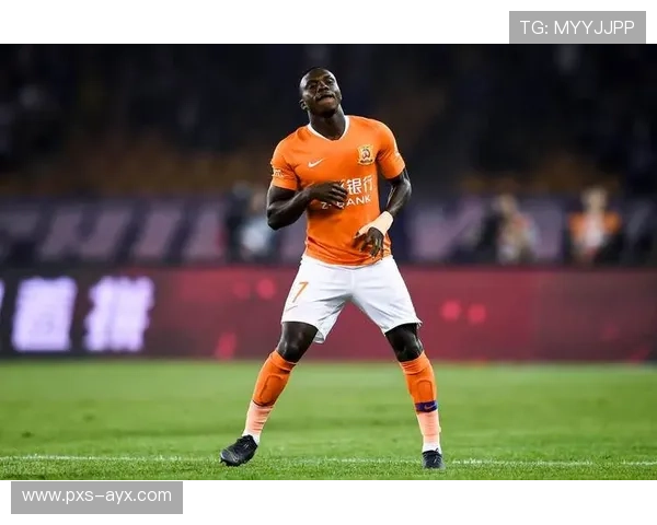 萨维奇防守稳健表现引关注，成球队后防核心支柱