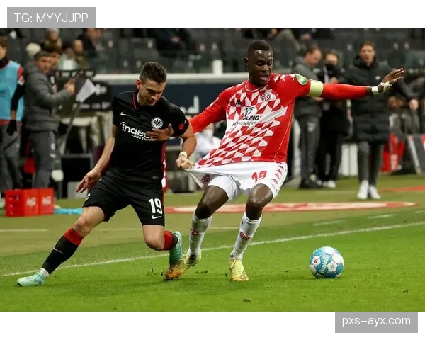 美因茨队新赛季阵容调整引关注，主帅详解战术革新计划