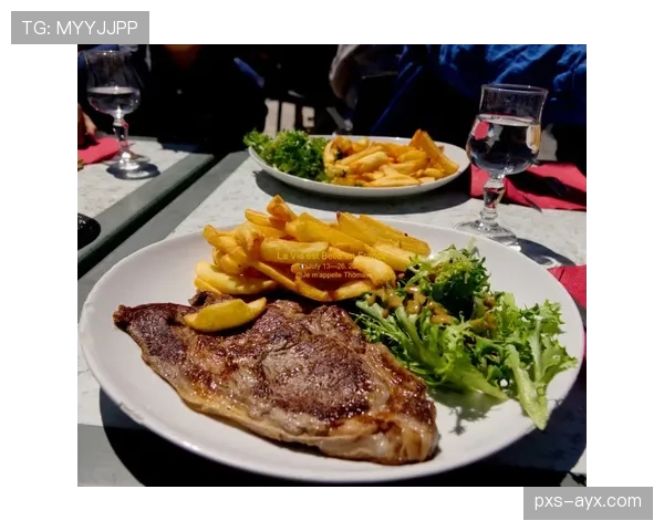 拉皮诺退役后直接住进比弗利山庄，训练餐换成牛排配香槟？