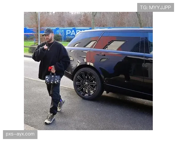 内马尔又换豪车了，这车比我爸的还贵，足球场上飞着，生活里更飞了？